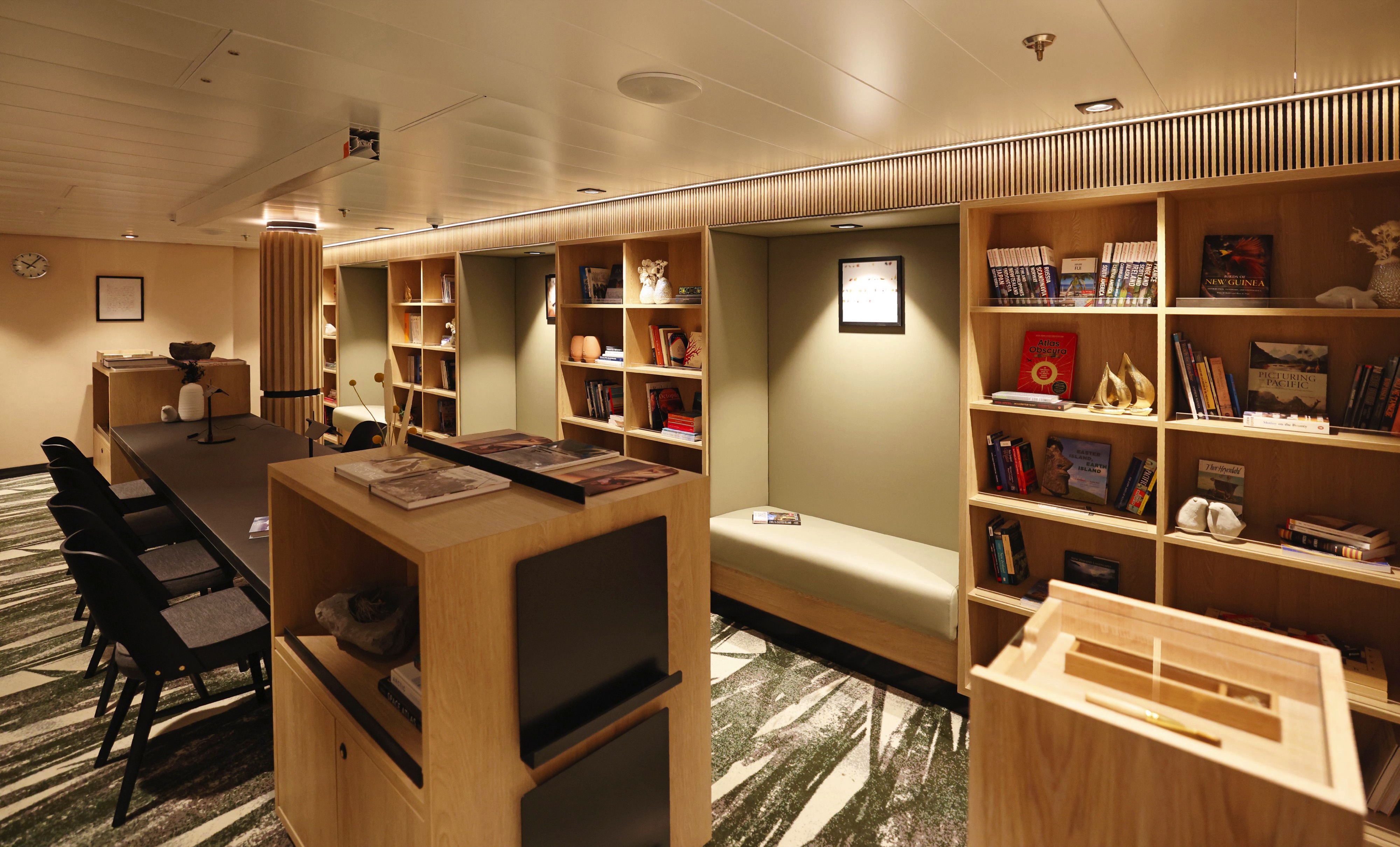 Swan Hellenic SH Vega SH Minerva Library 5.jpg